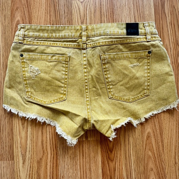 Women’s Coloured Denim Shorts - Picture 2 of 3